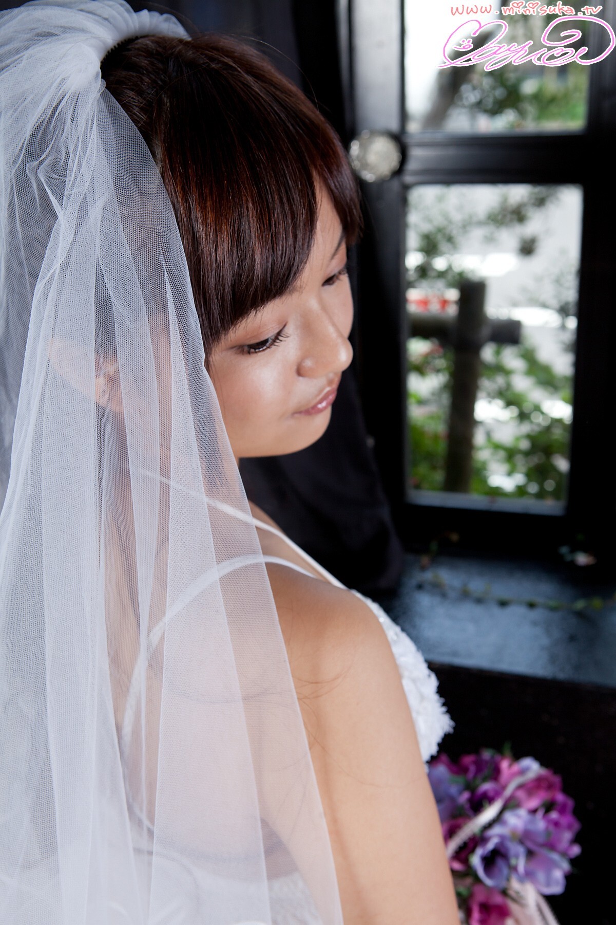 [Minisuka.tv] 山中真由美 Mayumi Yamanaka 沙发上的婚纱